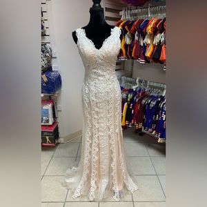 Size 8 White & Nude Lace Open Back Prom Homecoming Pageant Wedding Gown Dress